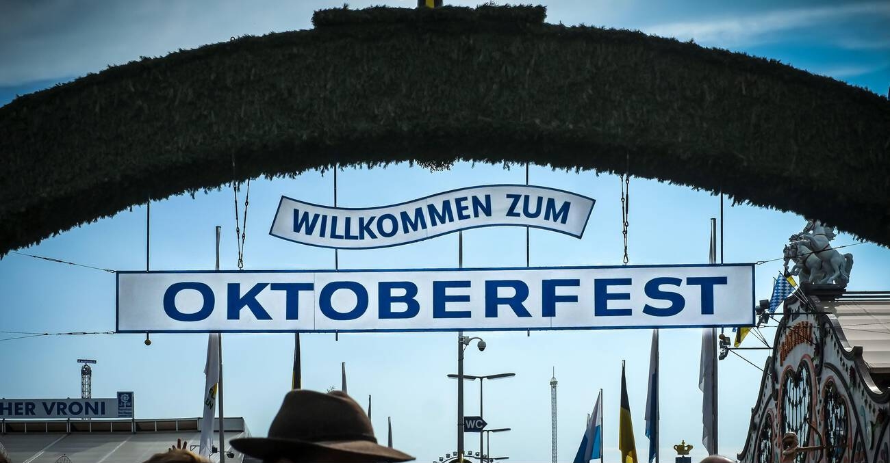 DIY Biergarten Signage