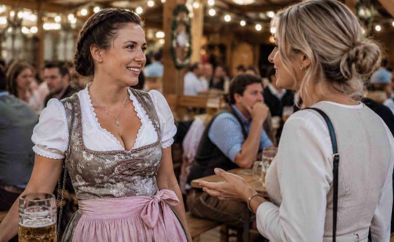 What Does The Apron Tie Mean At Oktoberfest?