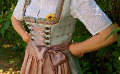 What Does The Apron Tie Mean At Oktoberfest