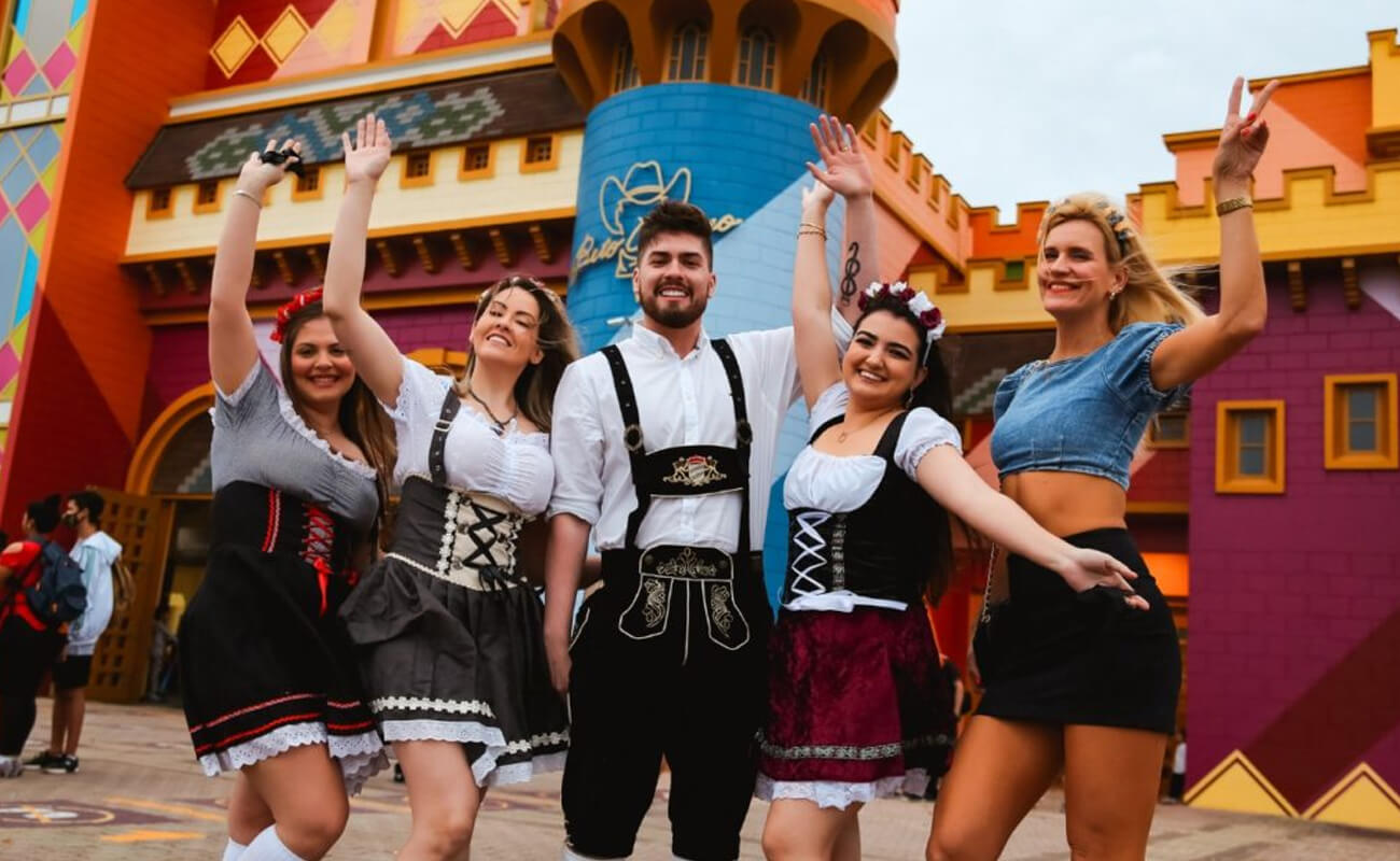 Traditional Bavarian Attire: A Key Element of the Festival